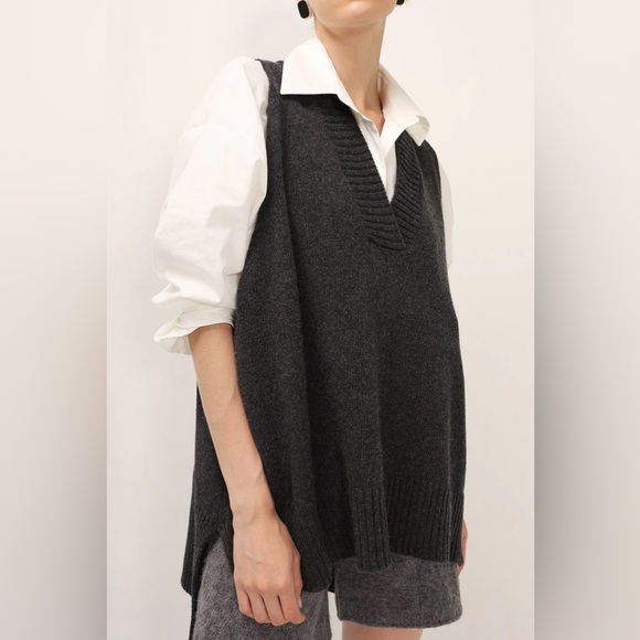 Storets Lyla Oversized Knit Vest - Picture 4 of 5